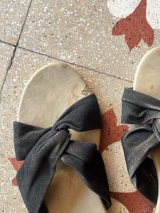 Black Knot Detail Sandals