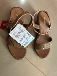 Bata Wedges