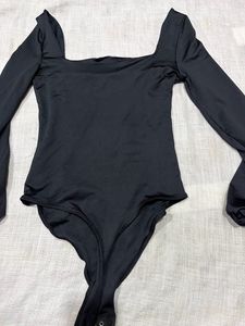 🚨Square Neck Bodysuit ! Size S