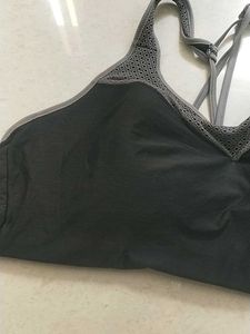 black sports bra