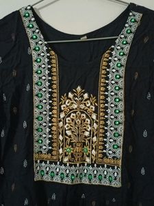 Very Beautiful Black Kurti With Neck Design