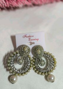 Elegant Earrings and Maang Tikka Set