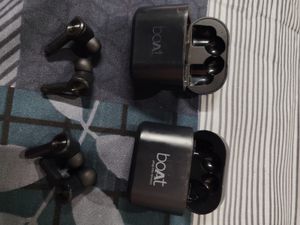 BOAT 402 Earbuds