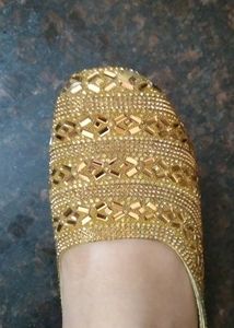 It&#39;s a Golden Colour Jutie