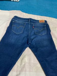 Streachble Levi's Dark Wash Denim Jeans