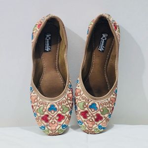 Women Ethnic Mojaris/Shoes
