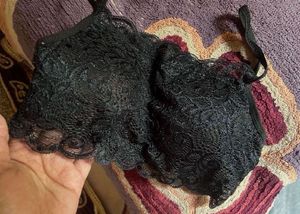 BLACK LACE PADDED BRA