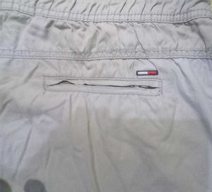 Tommy Hilfiger Shorts - Size 32