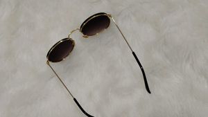 Stylish Unique Frame Sunglass