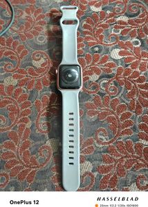 GENUINE Apple Watch Series 5 (40mm)