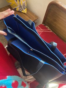 Get Handbag In Black