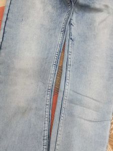 Stylish Girls Wear Skinny Jeans