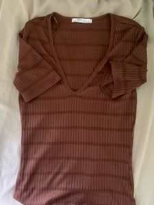 Zara Plunge Neck Quarter Sleeve Top