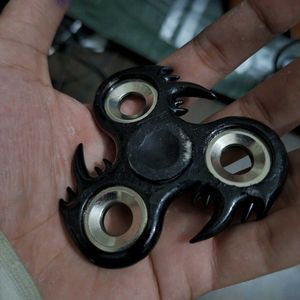 Black Claw-Style Fidget Spinner (One Cap Damaged)
