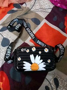 Daisy Print Pouch