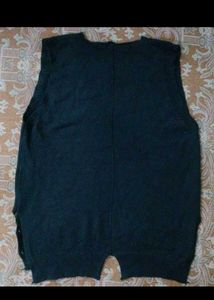 Cute Knit Vest with Giraffe korean