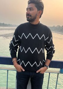 Stylish Black &amp; White Patterned Sweater