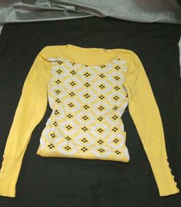 Yellow korean sweater🎀💛