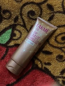Lakme Lumi Lit shimmer Lotion