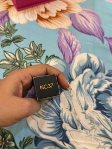 MAC Studio Fix Foundation NC 37