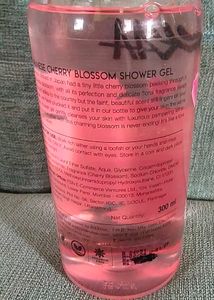 Nykaa Wonderlust shower gel