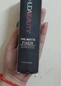 Huda Beauty Fixer