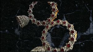 Stylish &amp; Party Wear Golden Jhumkas For Women