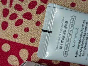 d&#39;Alba Waterfull Pink Correcting Tone-Up Sunscreen