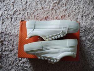 H&amp;M Canvas