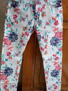 Floral White Jeans 👖