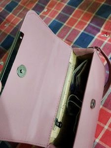 New Sling Bag 🛍️💰 .