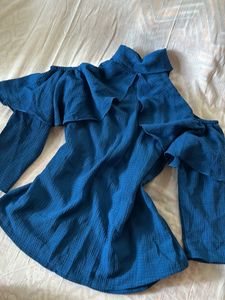 Shoulder Cut Top 🦋✨