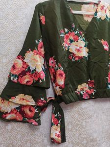 Floral Print Crop Top With Bell Style Sleeves