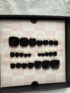 (Sale) Black Press On Nails 4 Ur Toes- Leg