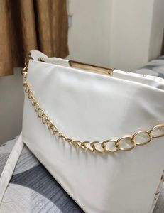 Chic White Handbag With Free Gift 🎁