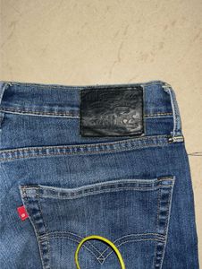Levis Straight Fit Jeans