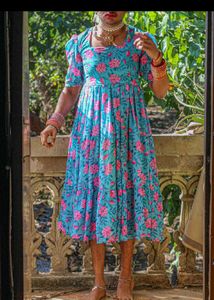 New Unused Floral Print Midi Dress