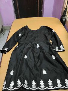 Elegant Black Embroidered Kurta