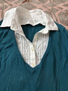 Teal V-Neck light Sweater with detachable Koler