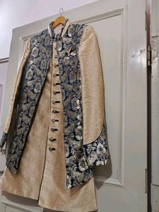 Gold Leyerd Sherwani