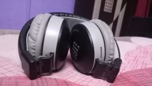 JBL HEADSET (MInT cOnDItIOn) [FULL BASE)[ FOLDING)