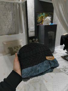 Black Knit Beanie &amp; Neck Warmer Set