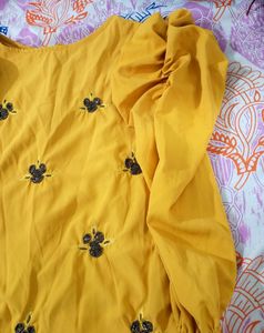 Mustard Yellow Top 💛