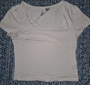 Simple H&amp;M White Scoop Neck Tee