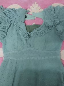 like new dressThis dress quite