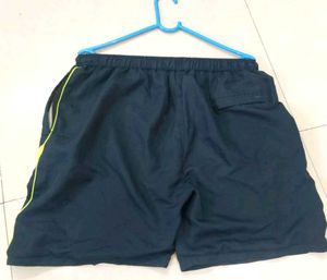 These shorts can be worn by men for 🏊swimmig