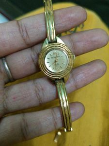 Elegant Women&#39;s Watch