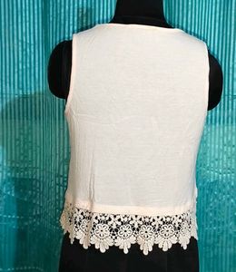 🎁Buy 2 Get 1 Free🎁Size S/M Lace white crop top
