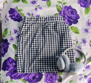 URBANIC Black&White Geometrical Mini Skirt
