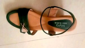I am selling sandal with High heels